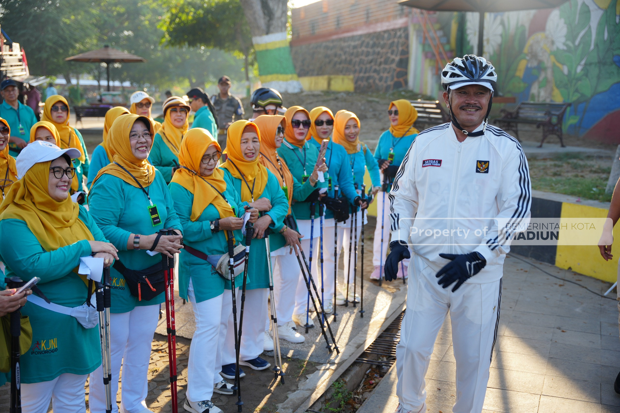 Ajak Lansia Sehat dan Bahagia, Wali Kota Maidi Dorong Gaya Hidup Sehat Lewat Olahraga Jalan Nordik